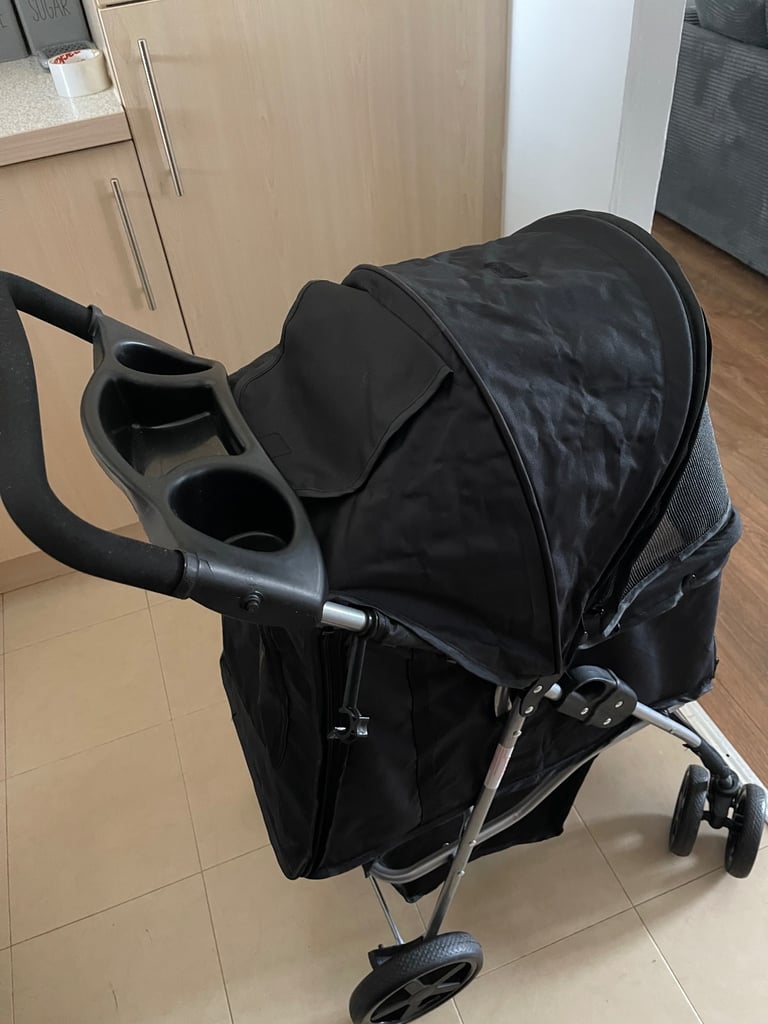Dog pushchair 