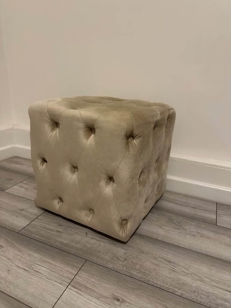 Solid Wescott ottoman bed 