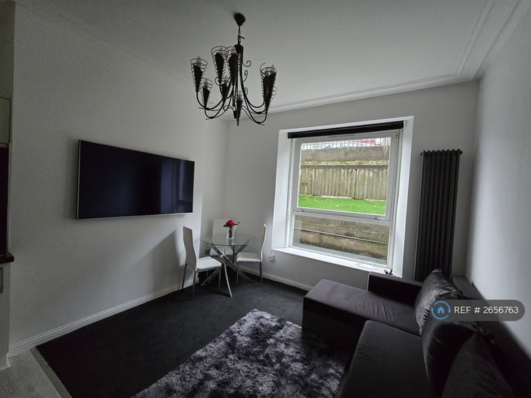 2 bedroom flat in Menzies Road, Aberdeen, AB11 (2 bed) (#2656763)