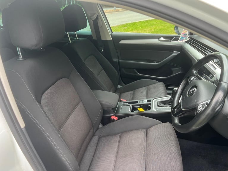 VOLKSWAGEN PASSAT 1.6 TDI BlueMotion Tech SE Business White Auto Diesel 2016