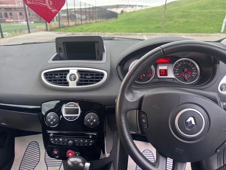 2011 Renault Clio 1.6 VVT Initiale TomTom Auto Euro 5 5dr HATCHBACK Petrol Automatic
