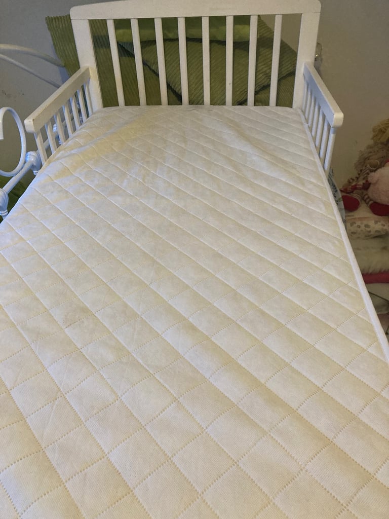 Wooden toddler bed & mattress