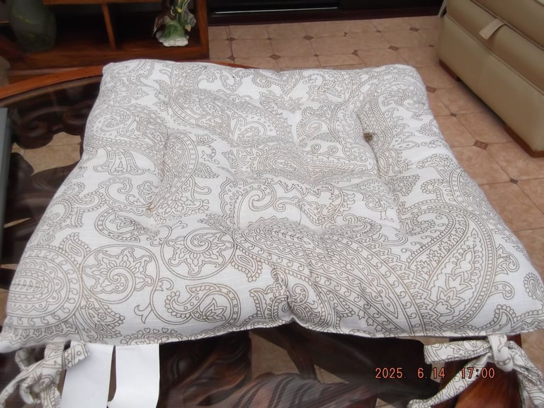 Seat cushions with ties