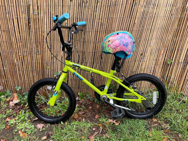 16” Apollo Kids Bike for 5-9 years in excellent condition