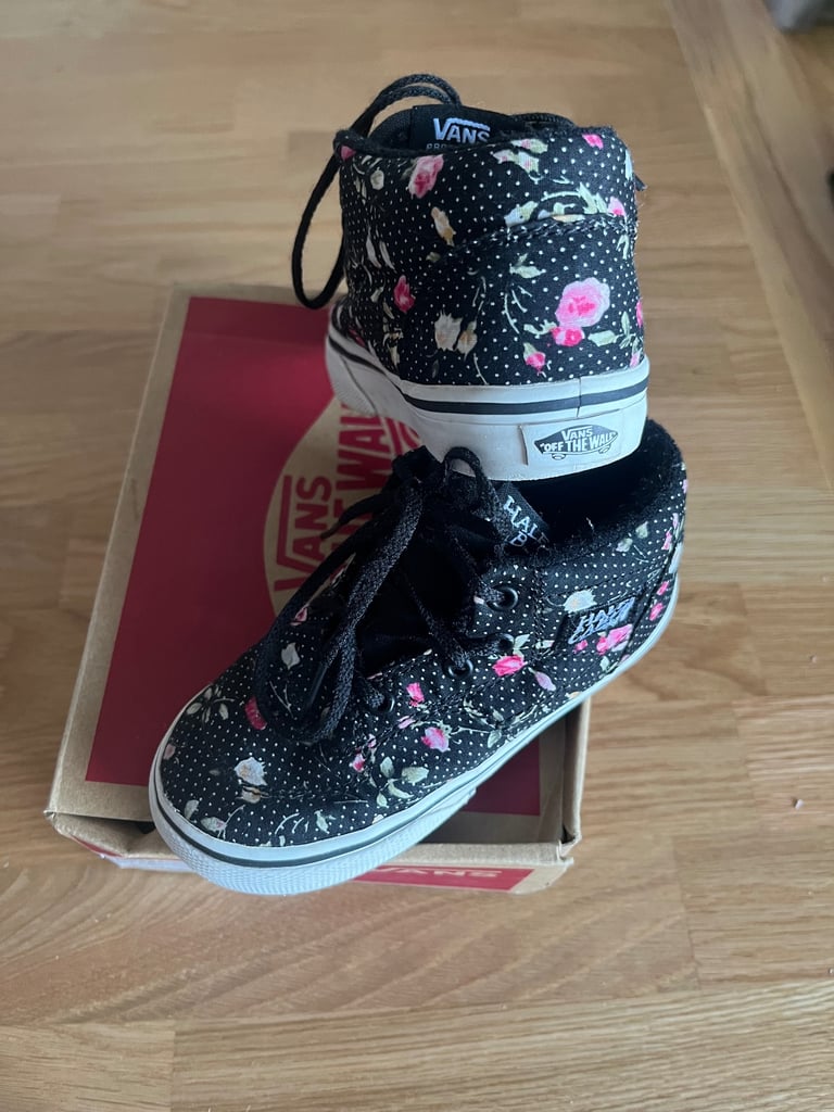image for VANS FLORAL DOTS HALF CAB CHILDS SIZE 8 