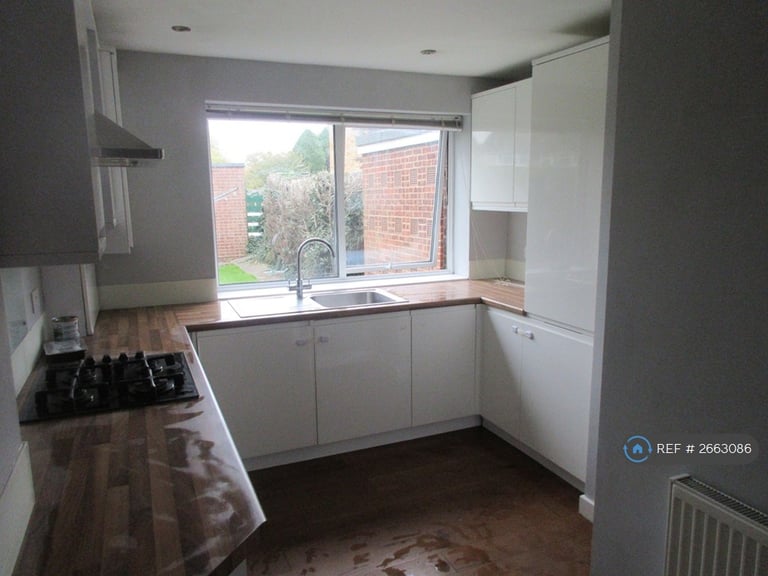 1 bedroom flat in Thaynesfield, Potters Bar, EN6 (1 bed) (#2663086)