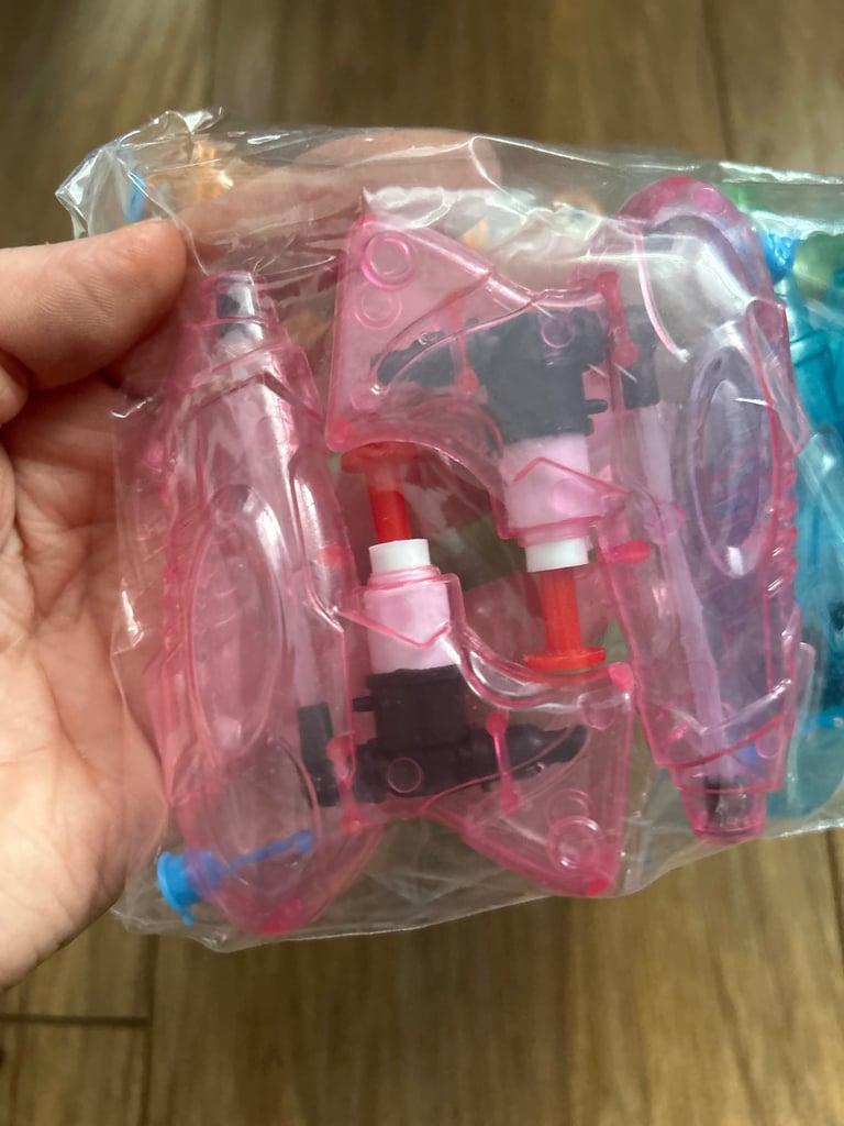 Brand new 96 pcs water pistols for kids 
