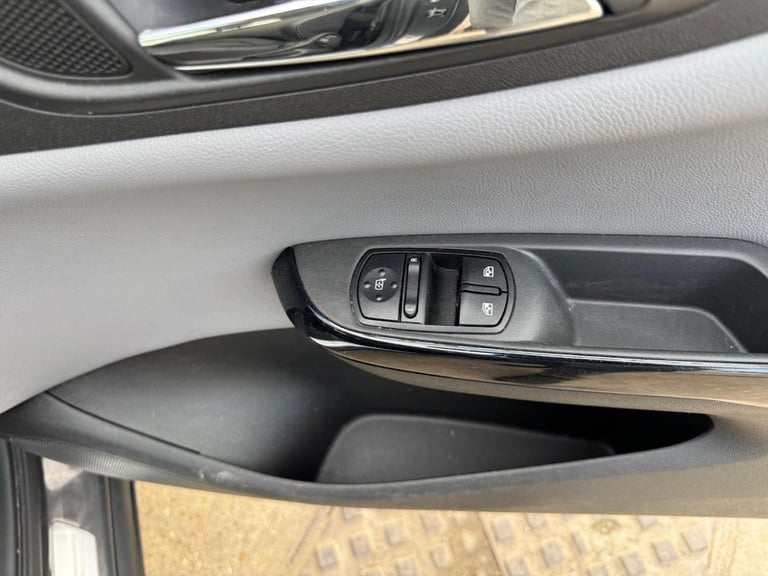 VAUXHALL CORSA 1.4i SE Auto Euro 6 3dr 2015