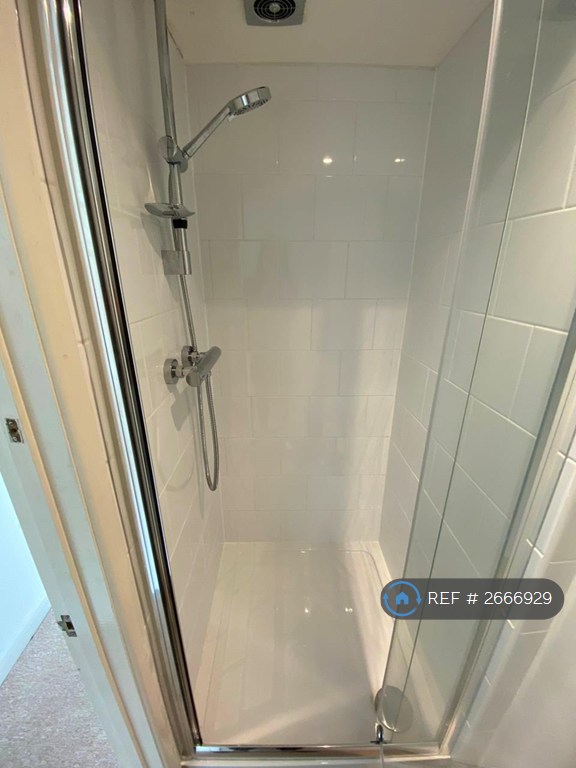 2 bedroom flat in St. James's Street, Brighton, BN2 (2 bed) (#2666929)