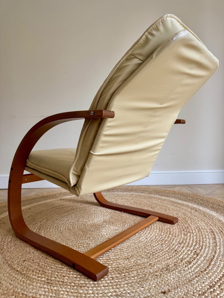 Vintage late 20th century leather Scandinavian bentwood cantilever lounge armchair 