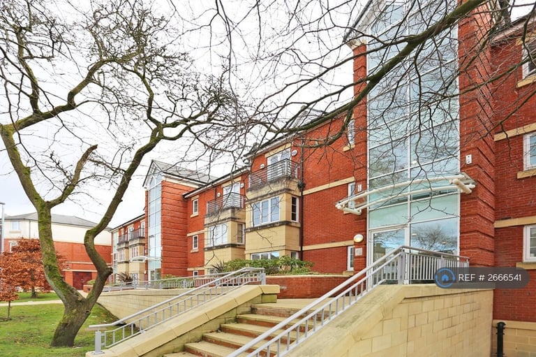 2 bedroom flat in George Street, Prestwich, Manchester, M25 (2 bed) (#2666541)