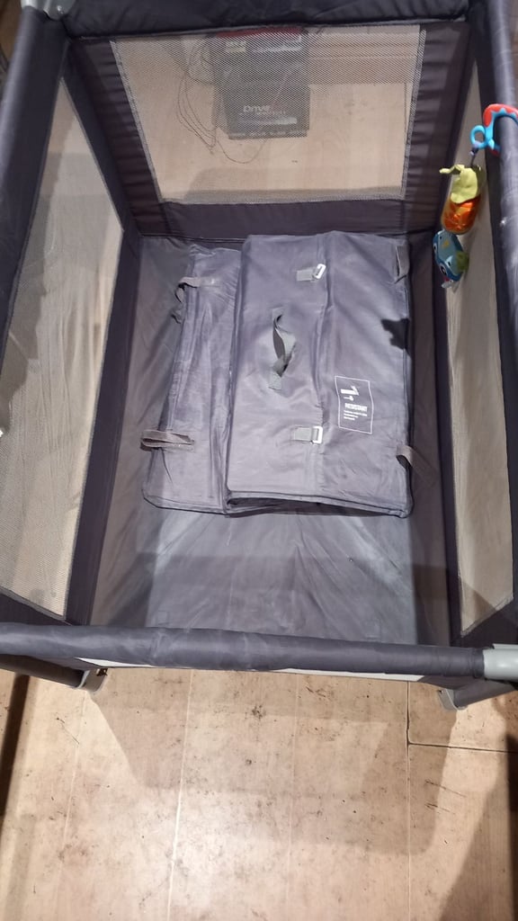 travel cot