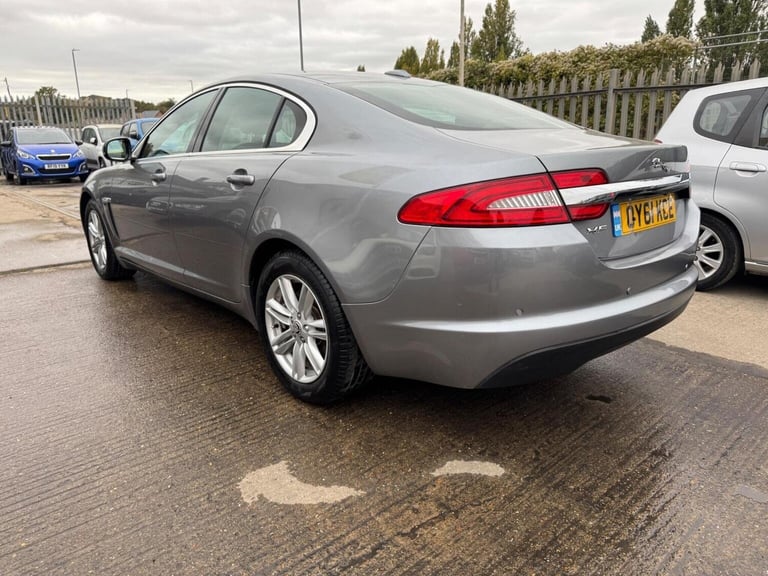 JAGUAR XF 2.2d Luxury Auto Euro 5 (s/s) 4dr 2011