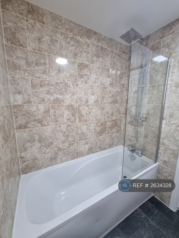 2 bedroom flat in Sycamore Chase, Pudsey, LS28 (2 bed) (#2634328)