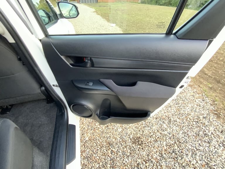 2019 Toyota Hilux 2.4 D-4D Active Pickup Double Cab 4dr Diesel Manual 4WD Euro 6 (3.5t) (150  PIC...