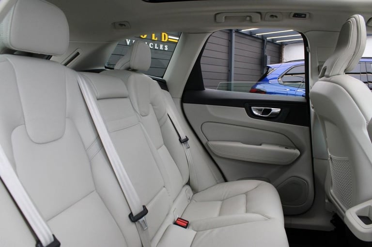 2021 Volvo XC60 2.0 B5 MHEV Momentum SUV 5dr Petrol Hybrid Auto AWD Euro 6 (s/s) (250 ps) ESTATE ...