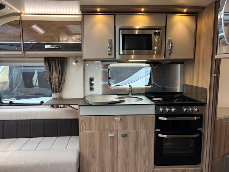 2016 SWIFT CONQUEROR 645, ISLAND BED, TALL FRIDGE, ALDE, SOLAR
