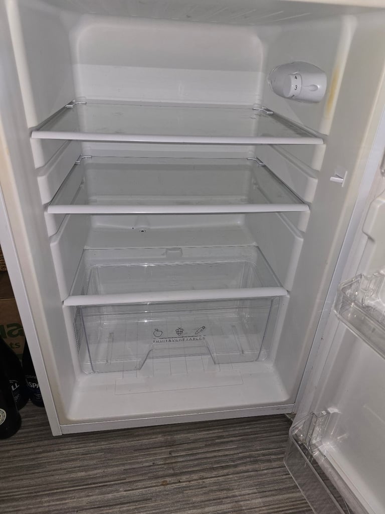 Undercounter fridge LEC