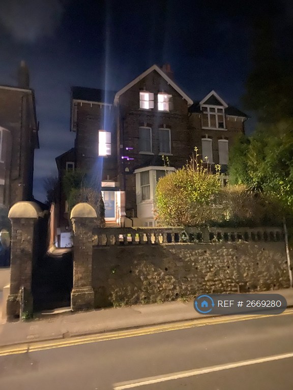 Studio flat in Waterden Road, Guildford, GU1 (#2669280)