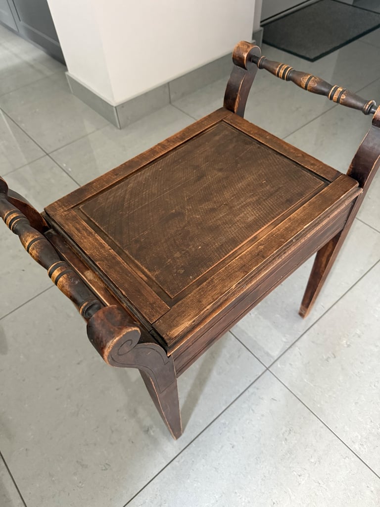 Piano Stool with storage
