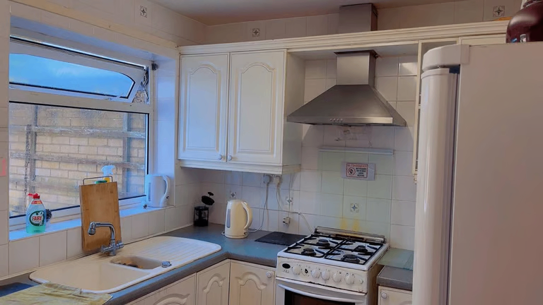 Spacious & Cosy Double Room for Rent AT OX16 0XE