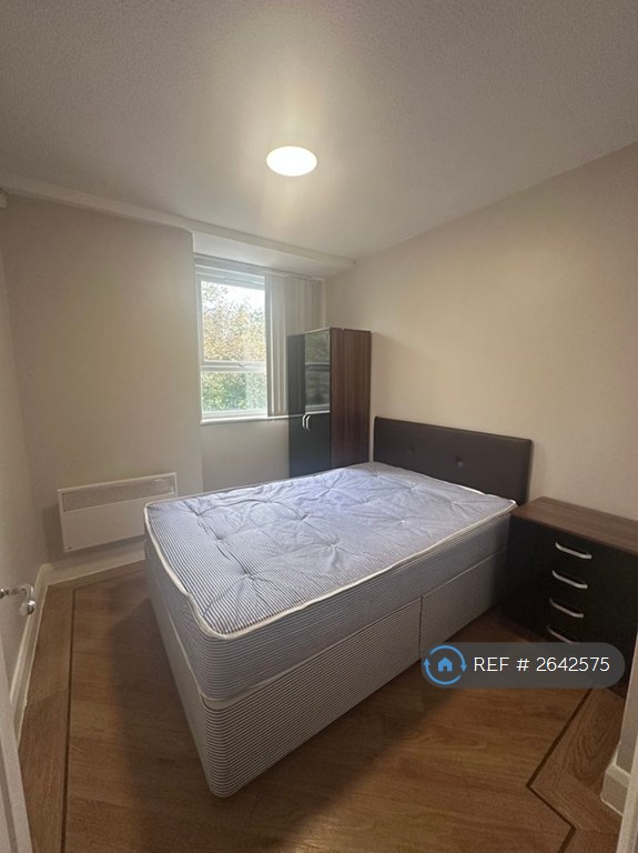 2 bedroom flat in Gladstone Court, Liverpool, L8 (2 bed) (#2642575)