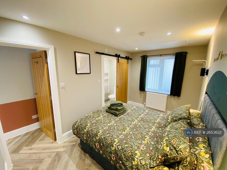 1 bedroom flat in Severn Road, Weston-Super-Mare, BS23 (1 bed) (#2653622)