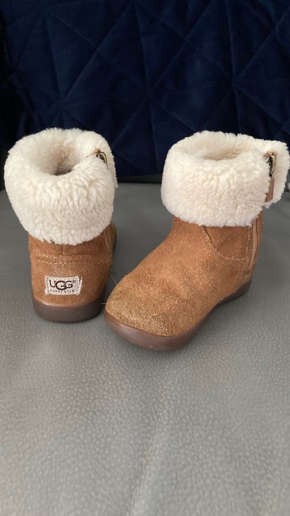 UGG BOOTS