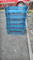 6 stackable blue crates 