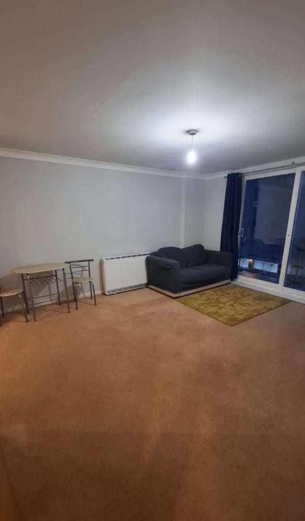 Modern 1-Bedroom Flat | Furnished | Lift Access | Parking | Bergenia House, Feltham - TW13