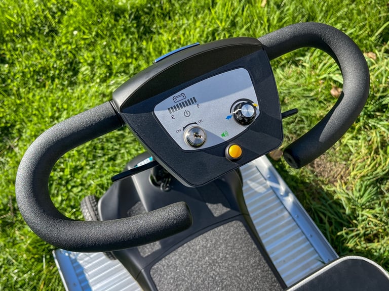 Pride GoGo MG2 Ultra Light FOLDING MOBILITY SCOOTER 14.7KG AIRLINE SAFE was £2495