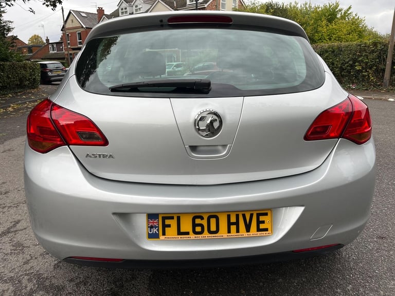 2010 Vauxhall Astra 1.4 16v Exclusiv Euro 5 5dr HATCHBACK Petrol Manual