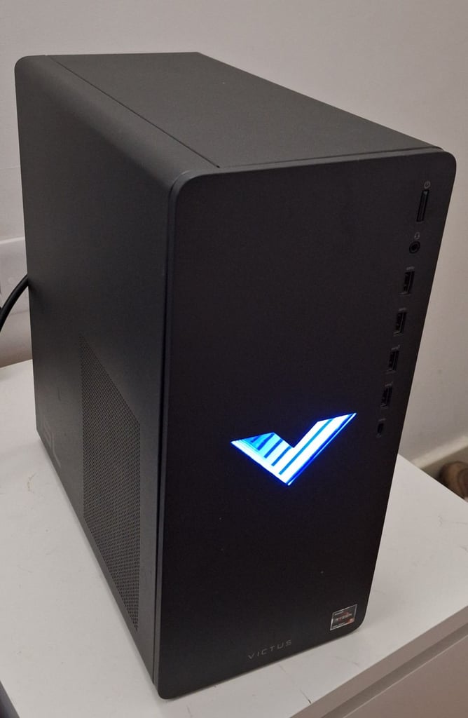 Gaming PC with metal back keyboard and mouse - Used - Front RGB - HP Victus 15L