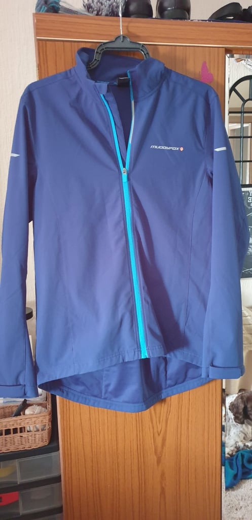 image for TWO CYCLING ITEMS OF CLOTHING LARGE 