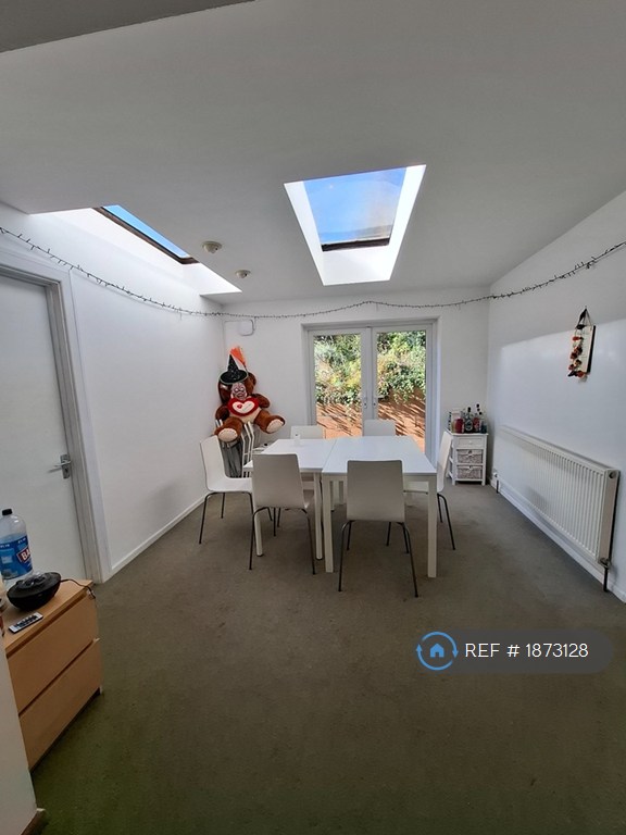 6 bedroom house in Somers Close, Stanmore, SO22 (6 bed) (#1873128)