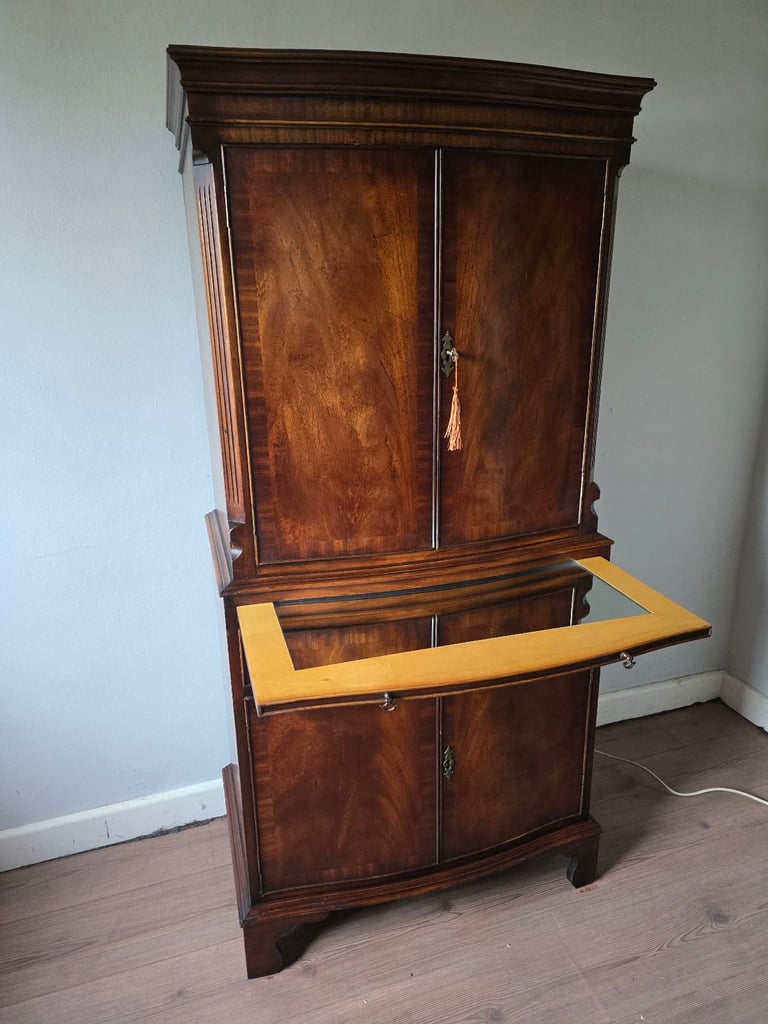 VINTAGE Burr Walnut Purpose Built Cocktail Drinks Cabinet -Possible Local Delivery