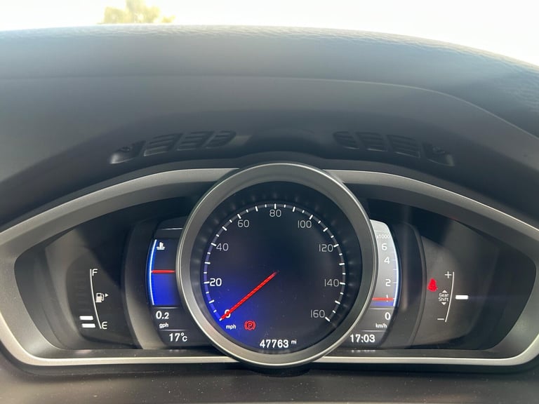 2018 Volvo V40 2.0 T2 R-Design Nav Plus Euro 6 (s/s) 5dr HATCHBACK Petrol Manual