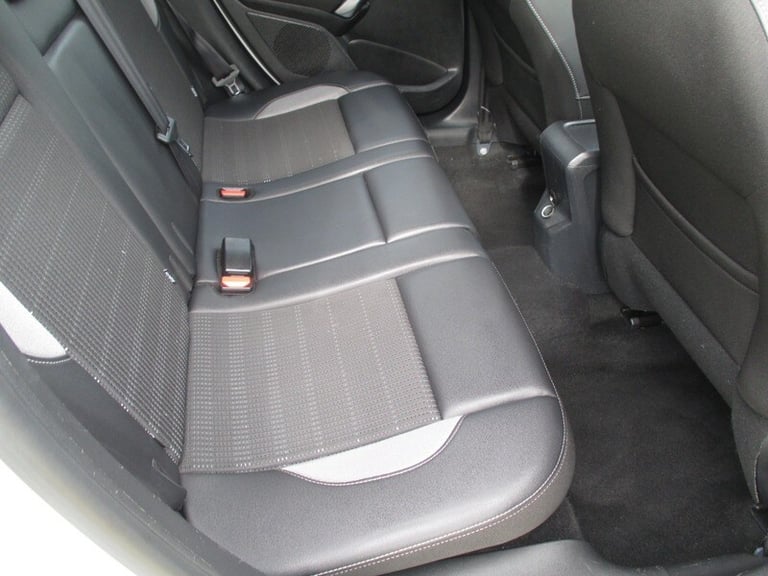 Peugeot 2008 BLUE HDI ALLURE