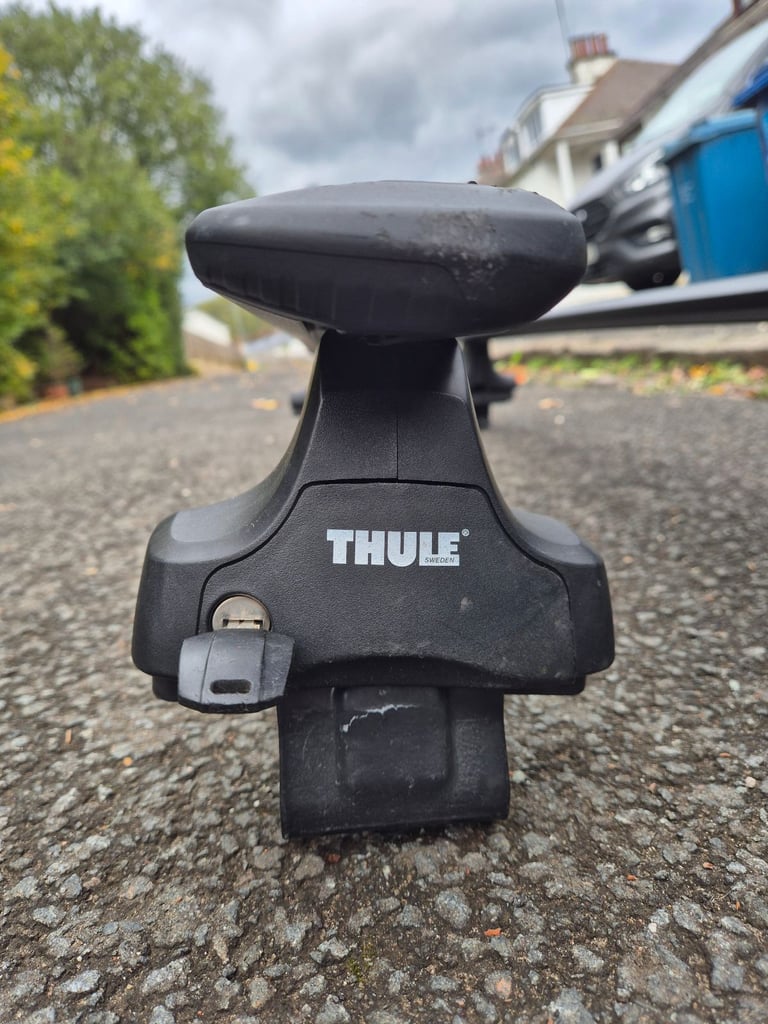 THULE roof bars black