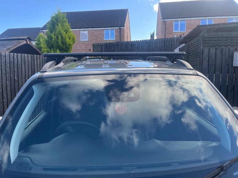Lockable Roof Bars/Rack 130cm (black) for cars with raised rails