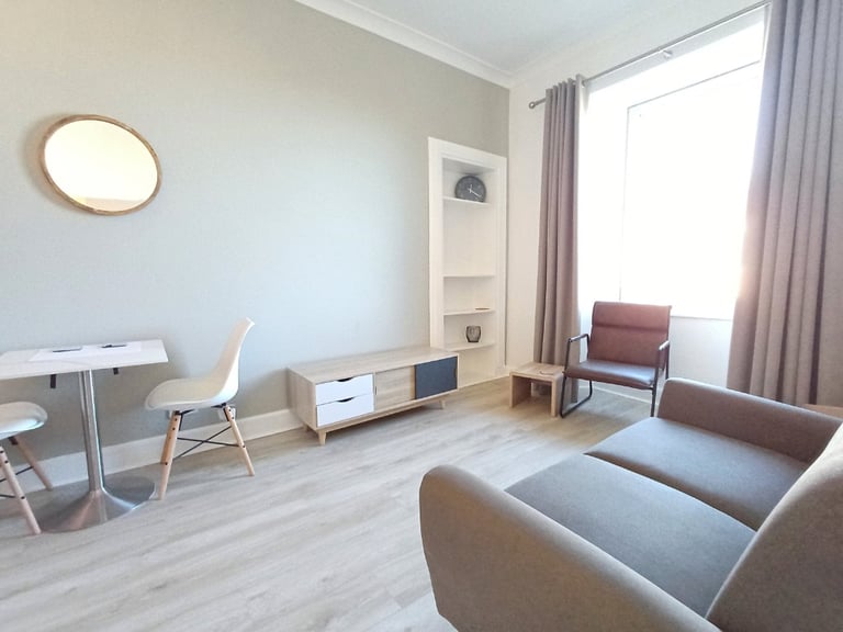 1 bedroom flat in Albert Street, Leith, Edinburgh, EH7 5LG