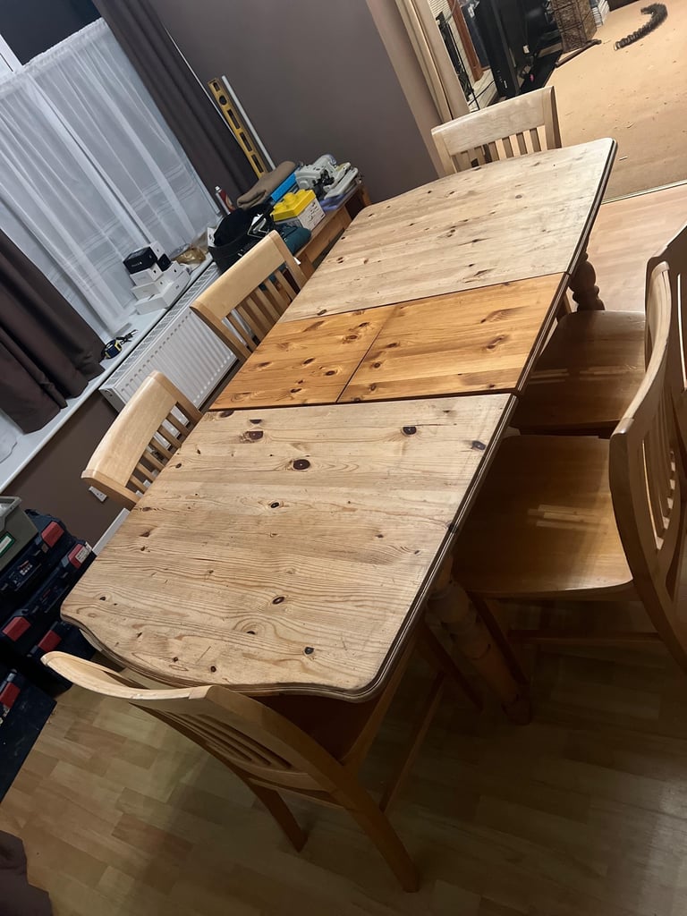 Dinning table with 6x chairs for £130(we can deliver)