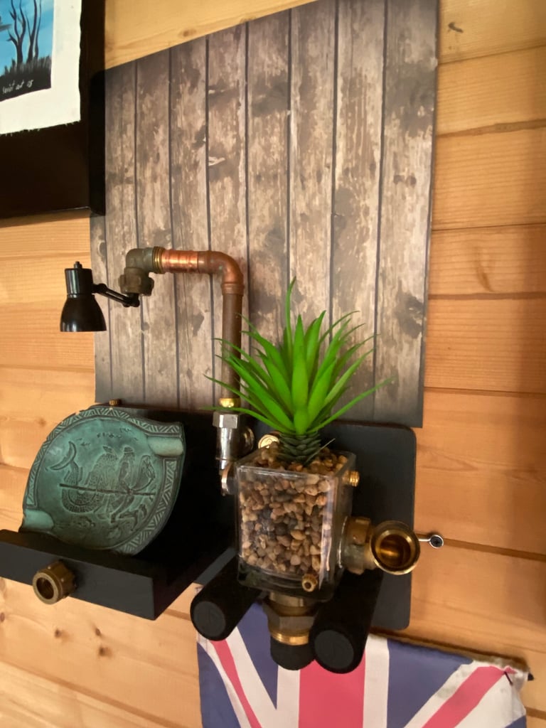 Wall lamp with plant 