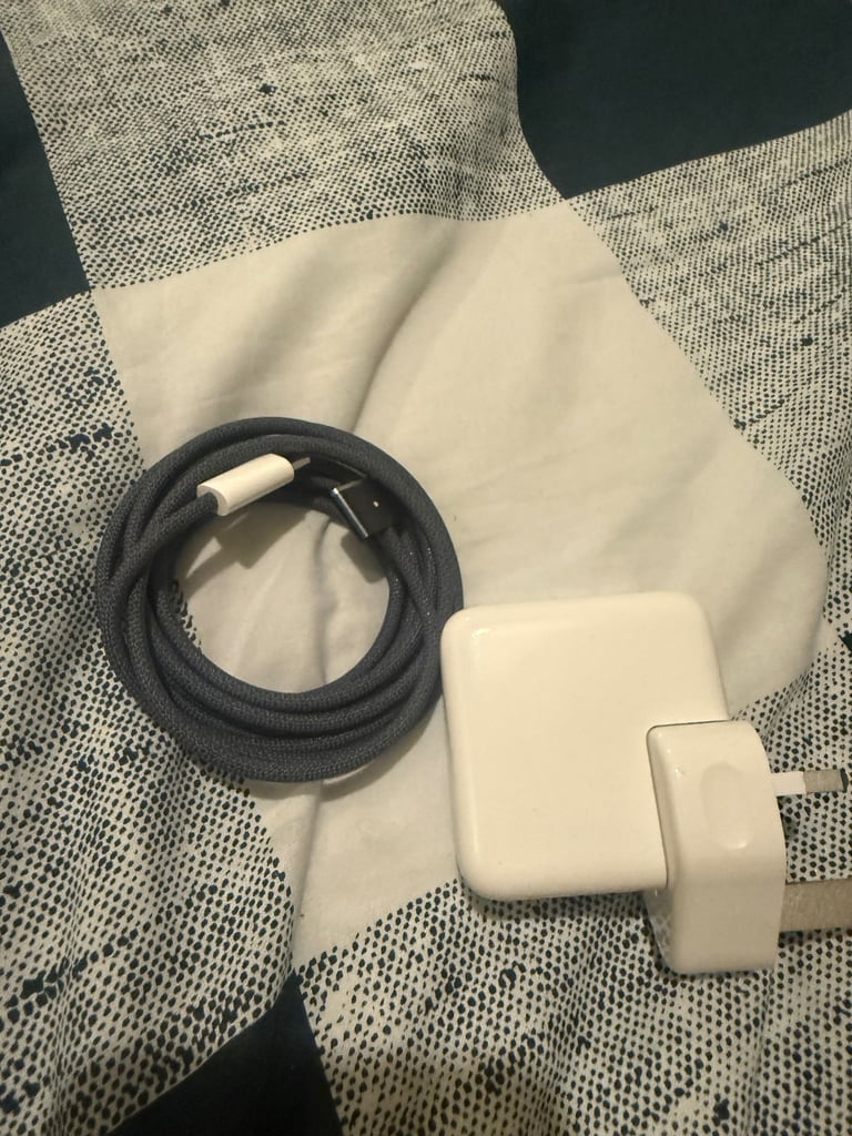 Apple MacBook Air 2025 15.3in M4 16GB 256GB - Midnight