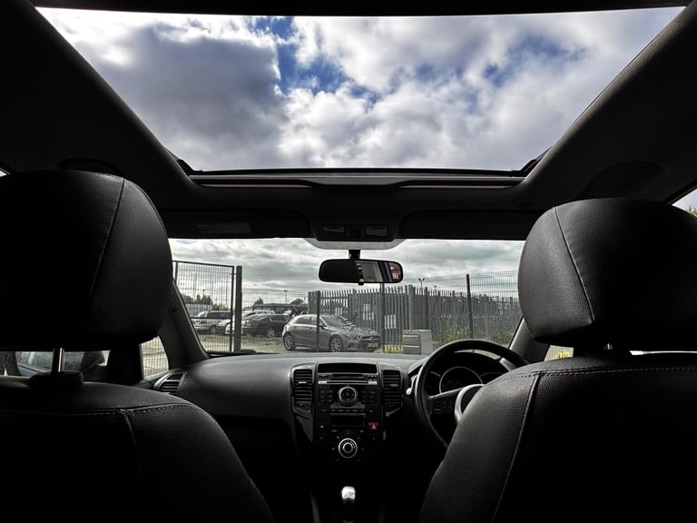  Kia Venga 1.6 3 MPV 5dr Petrol Auto Euro 5 (Sat Nav) (123 bhp) Petrol Automatic