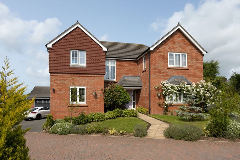 Detached 4 bed 3 bathroom home in Staffordshire