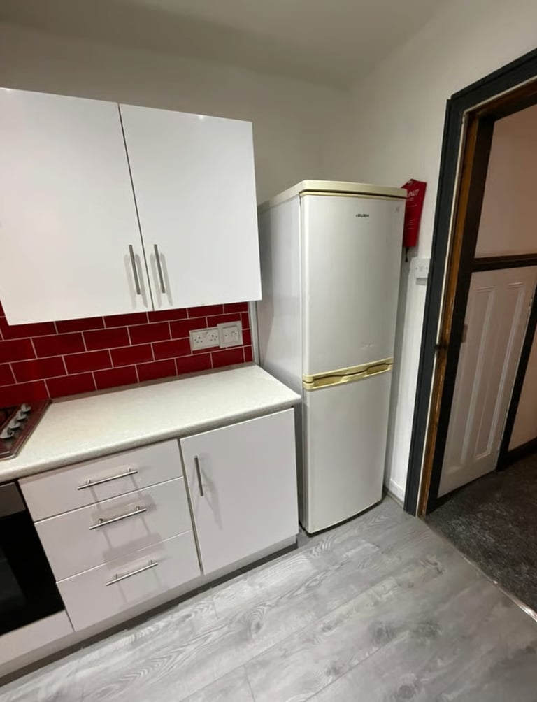 3-Double Bedroom Flat | Fully Furnished | Fitted Kitchen | Parking |  Woodsley Road, Leeds - LS3
