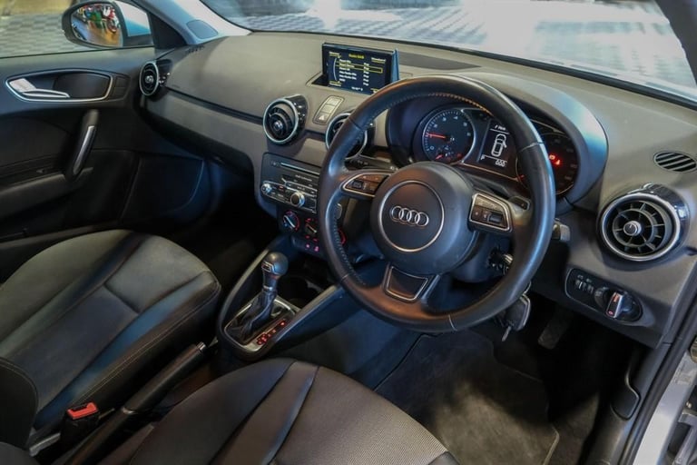 Audi A1 TFSI Sport Sportback MULTI-FUNCTION S/W DAB RADIO E/WINDOWS