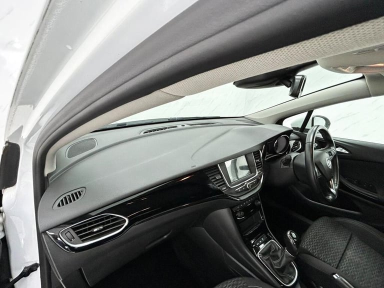 2018 Vauxhall Astra 1.4i Turbo SRi Hatchback 5dr Petrol Manual Euro 6 (150 ps) Hatchback Petrol M...