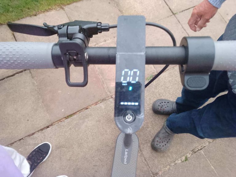 Electric scooter 